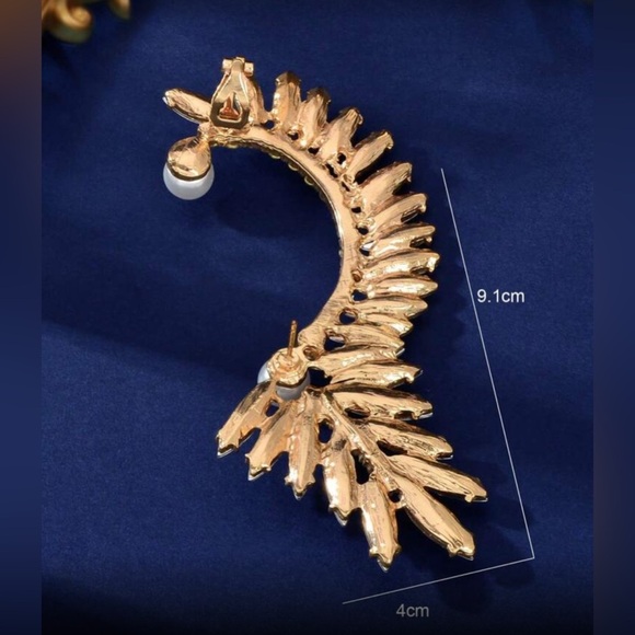 ✨NEW Elegant Silver and Pearl Ear Cuff - Picture 5 of 5